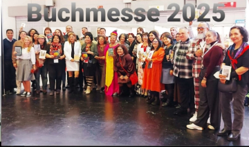 „Die Präsenz der KAV auf der Buchmesse unterstreicht die Bedeutung kultureller Vielfalt für das gesellschaftliche Zusammenleben in Frankfurt und darüber hinaus. Literatur wird hier als Raum des Austauschs und der Verständigung genutzt, um Perspektiven zu verbinden und Teilhabe zu stärken.“
Quelle: https://frankfurt.de/de-de/aktuelle-meldung/meldungen/kav-auf-der-buchmesse-2025/