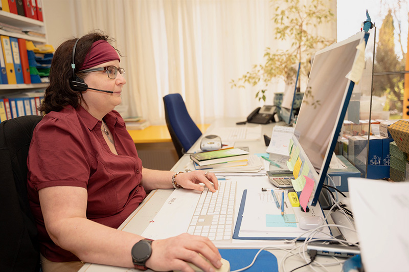 Bettina Atzelhuber bei der Arbeit